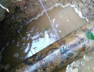 宾阳楼顶渗水维修公司分享下地暖漏水的原因及检测方法。